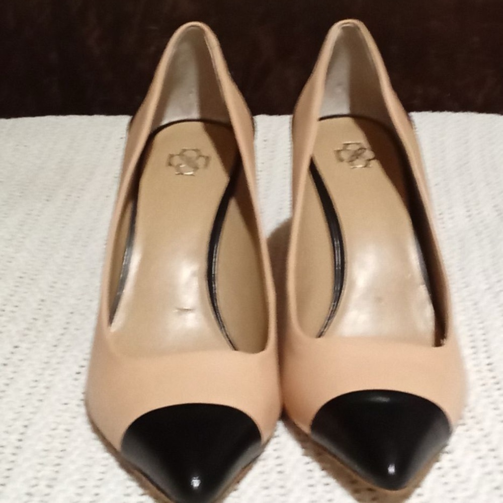 Ann Taylor Black and Camel Leather Pumps